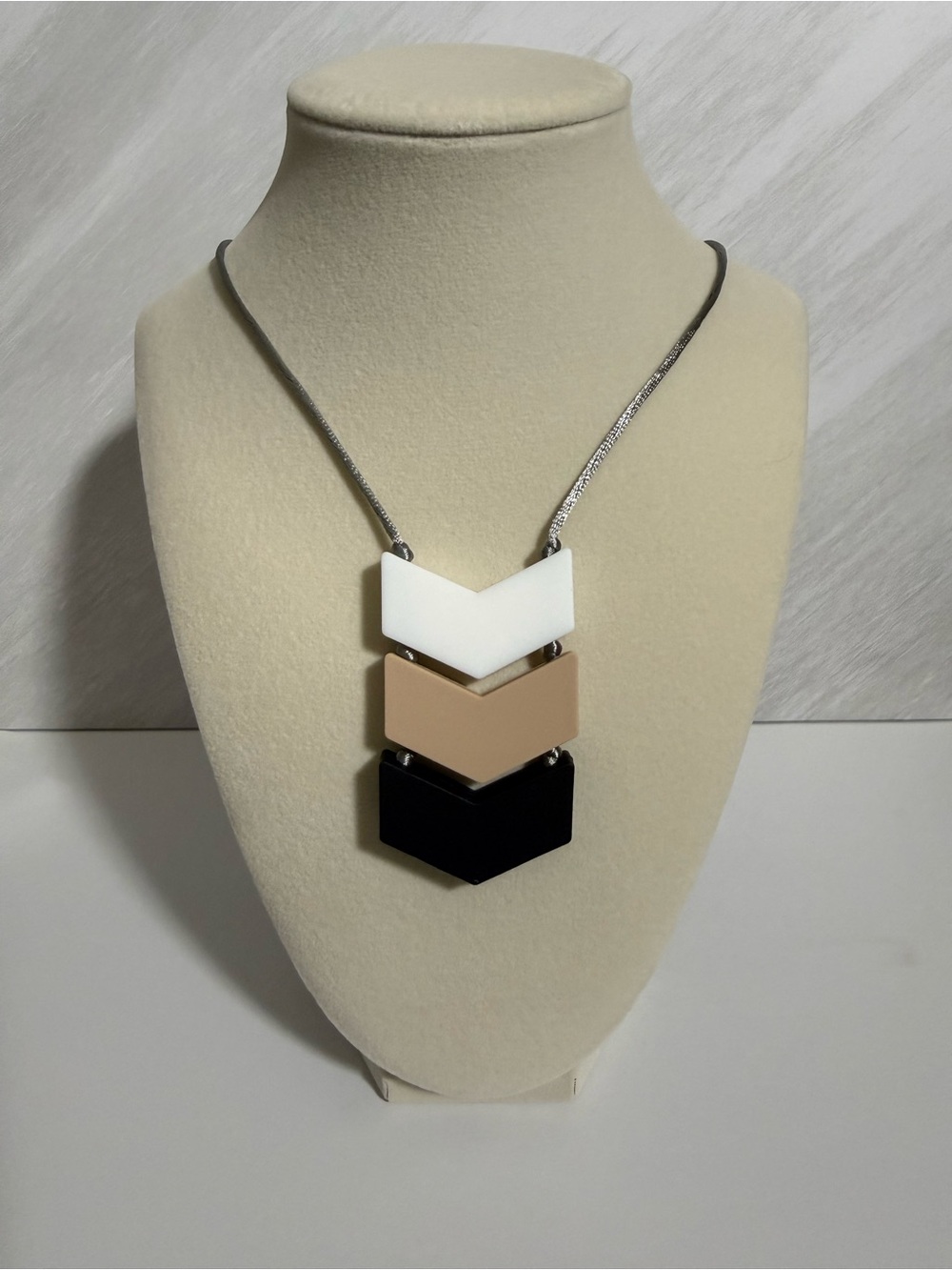 Itzy Ritzy Chevron Teething Necklace